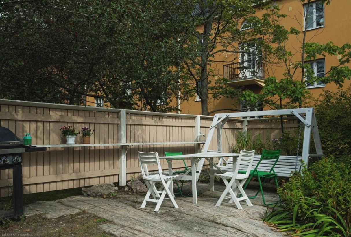Wooden House Studio With Shared Garden Helsingfors Exteriör bild